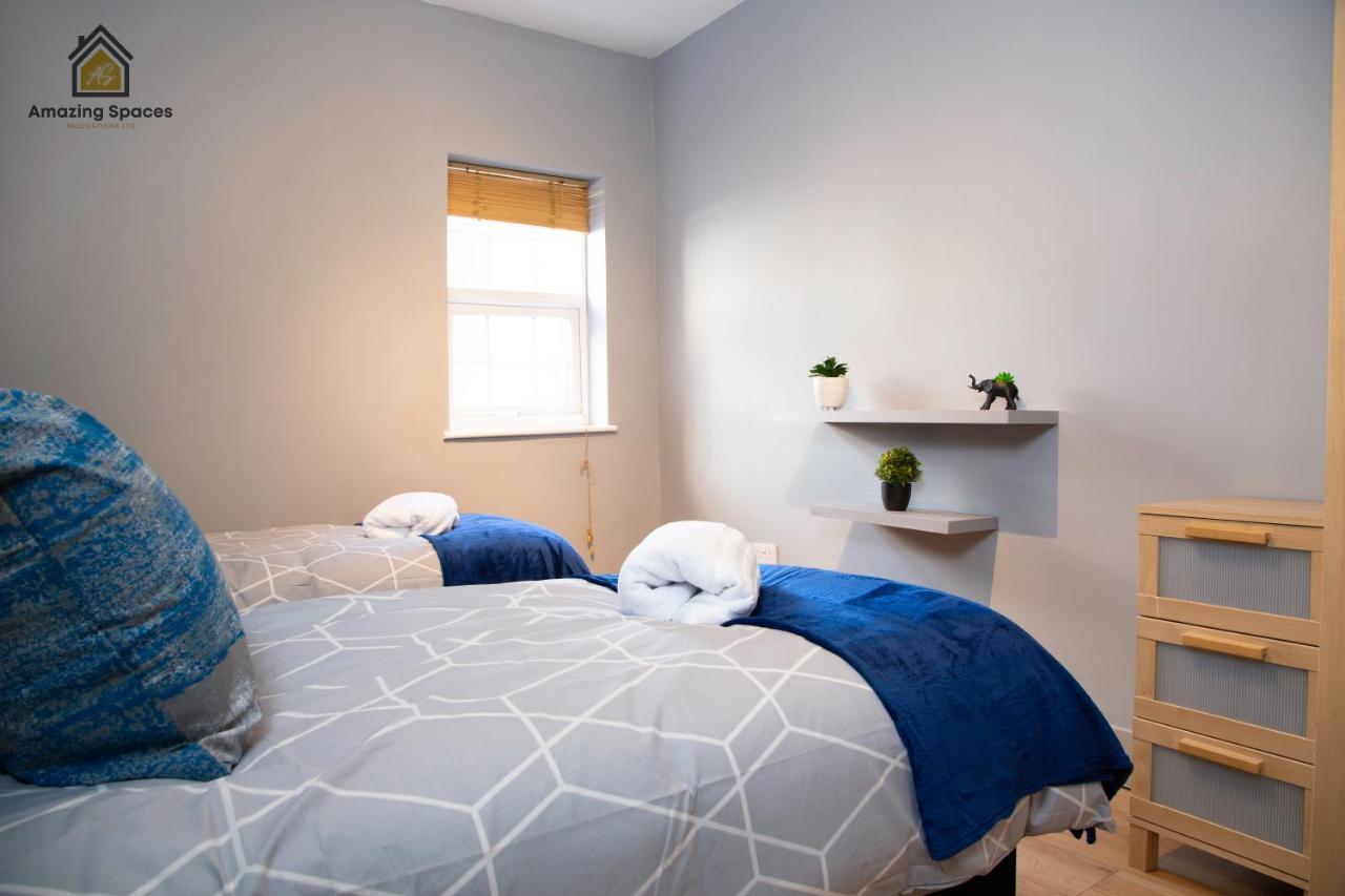 City Centre 2 Bed Flat Sleeps 3 For Work And Leisure With Free Wifi By Amazing Spaces Relocations Ltd ワーリントン エクステリア 写真