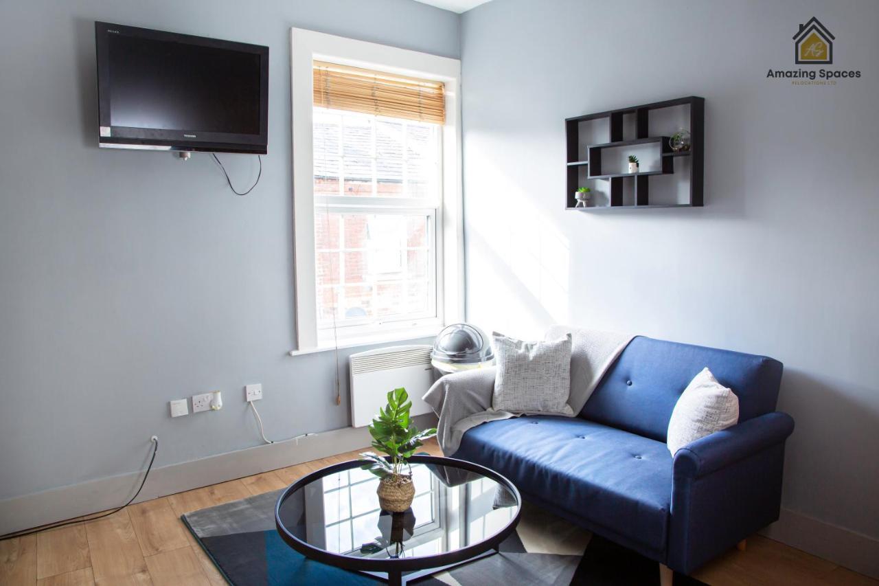 City Centre 2 Bed Flat Sleeps 3 For Work And Leisure With Free Wifi By Amazing Spaces Relocations Ltd ワーリントン エクステリア 写真