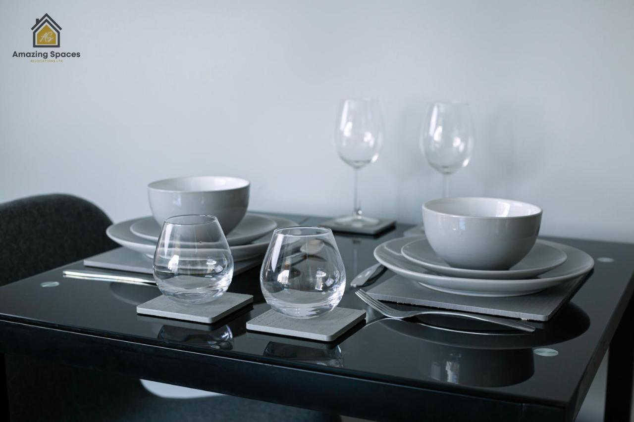 City Centre 2 Bed Flat Sleeps 3 For Work And Leisure With Free Wifi By Amazing Spaces Relocations Ltd ワーリントン エクステリア 写真