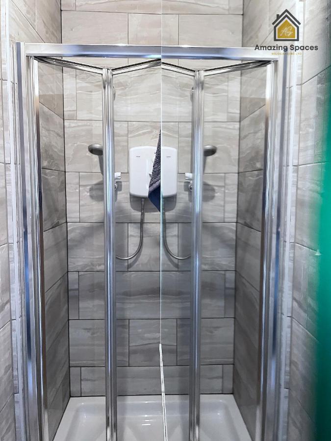 City Centre 2 Bed Flat Sleeps 3 For Work And Leisure With Free Wifi By Amazing Spaces Relocations Ltd ワーリントン エクステリア 写真