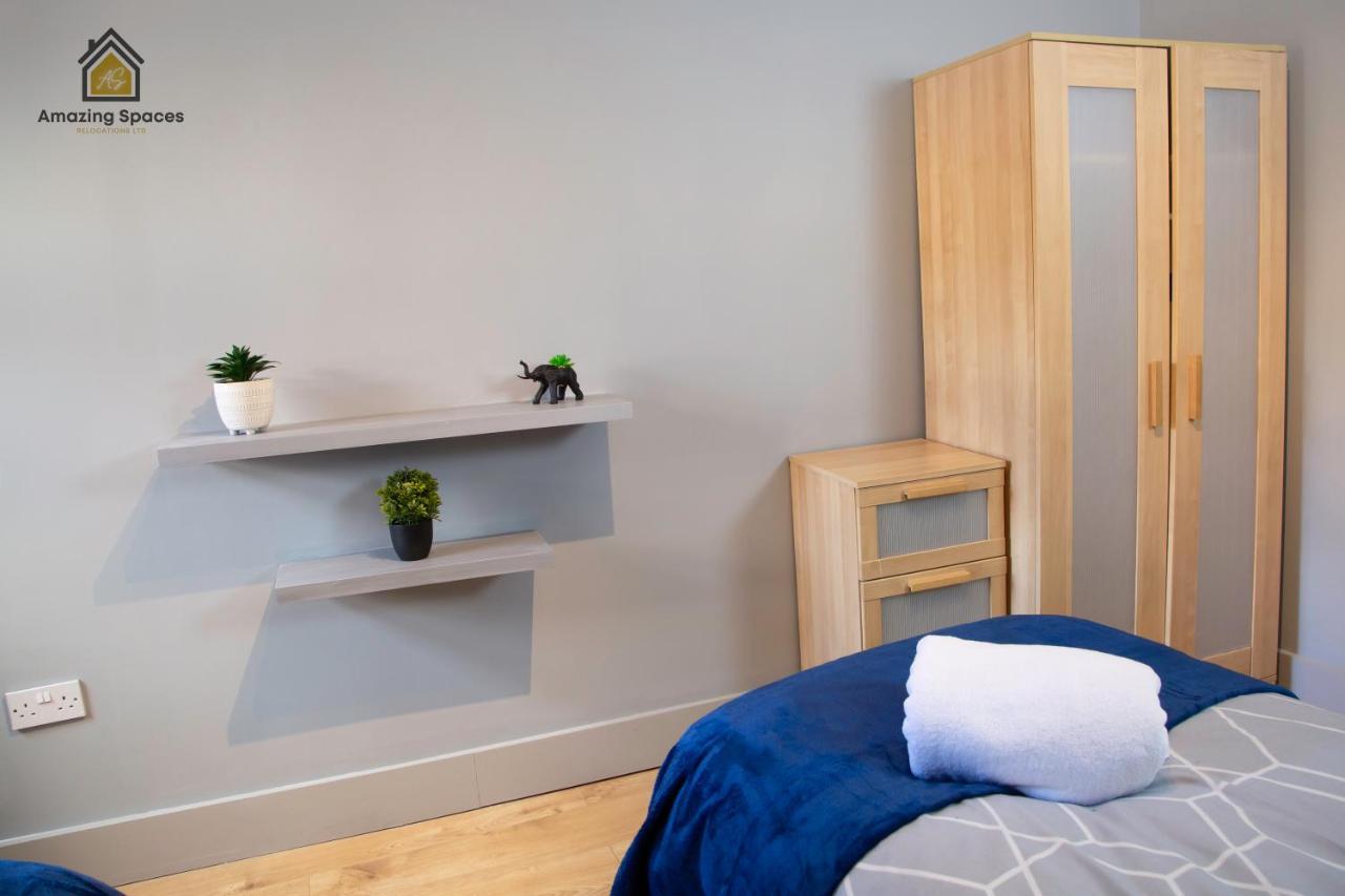 City Centre 2 Bed Flat Sleeps 3 For Work And Leisure With Free Wifi By Amazing Spaces Relocations Ltd ワーリントン エクステリア 写真