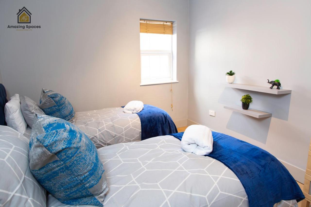 City Centre 2 Bed Flat Sleeps 3 For Work And Leisure With Free Wifi By Amazing Spaces Relocations Ltd ワーリントン エクステリア 写真