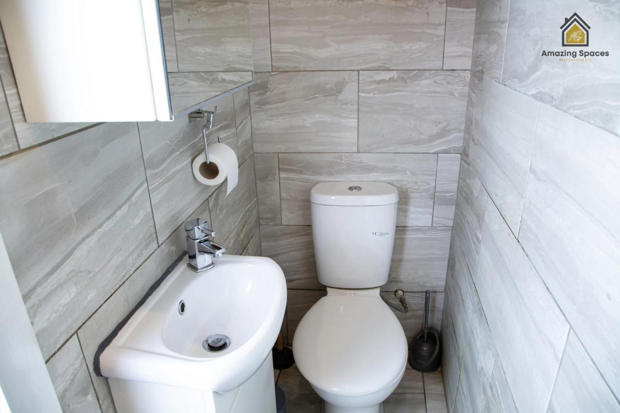 City Centre 2 Bed Flat Sleeps 3 For Work And Leisure With Free Wifi By Amazing Spaces Relocations Ltd ワーリントン エクステリア 写真